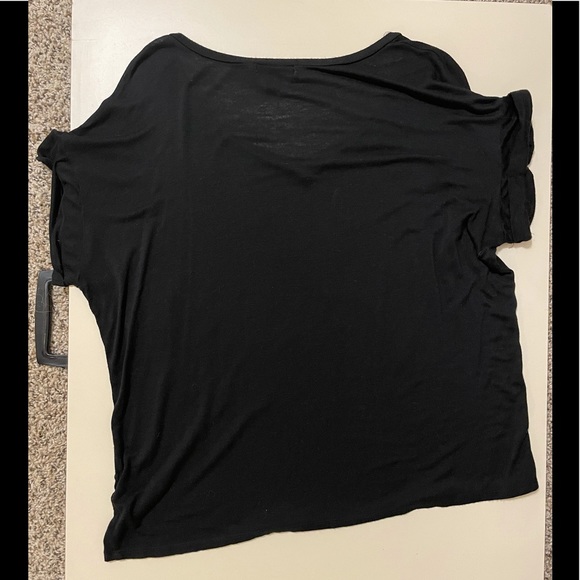 Black V Neck Graphic Tee Size XS - Picture 3 of 3